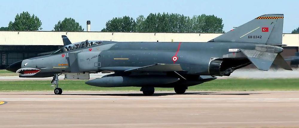 Archivfoto: Eine McDonnell Douglas F-4E Phantom II der türkischen Luftwaffe. Eine Maschine diesen Typs ist am Freitag abgeschossen worden.