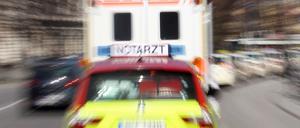 Müssen gesetzlich versicherte Patienten tatsächlich ab 1. Juli erst einmal selbst für Rettungswagen-Einsätze bezahlen? Im Streit um die Kostenabrechnungen gibt es ein neues Schreiben der Krankenkassen, aber noch keine Annäherung. 