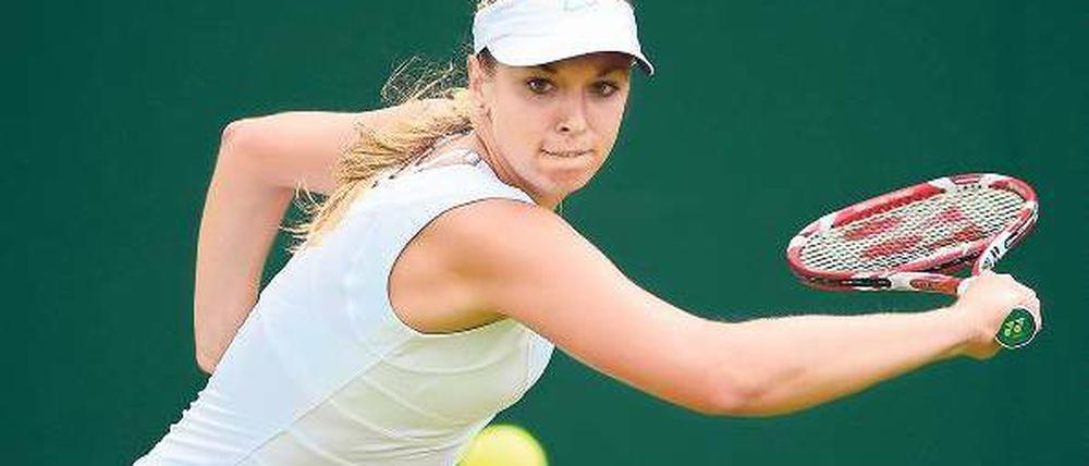 Mit starker Rückhand. Sabine Lisicki hatte mit der Kroatin Martic in der ersten Runde von Wimbledon wenig Probleme. Foto: AFP