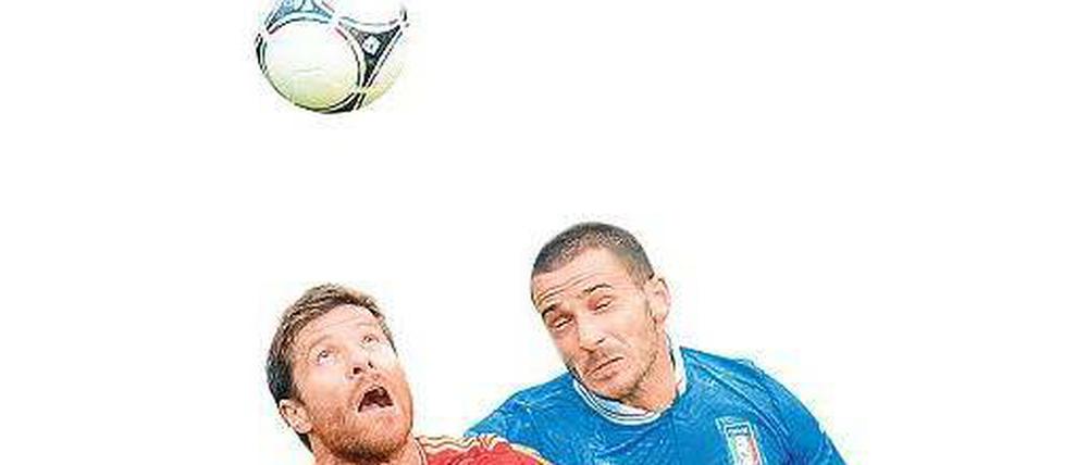 Auf Nasenhöhe. Spanien und Italien trennten sich im Vorrundenspiel 1:1.
