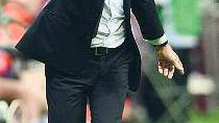 Neue Ausrichtung. Cesare Prandelli hat der italienischen Nationalmannschaft ein anderes Auftreten verordnet. 