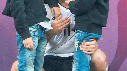 Nachwuchssorgen? Also bitte! Miroslav Klose ist der einzige Spieler aus dem deutschen EM-Kader, bei dem ein Rücktritt aus Altersgründen nahe liegt. 