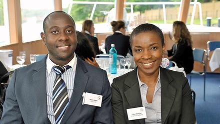 Ein Jahr Praktikum. Willis Omondi Ogutu und Lillian Kegera Mong'osi haben bereits in ihrem Heimatland Kenia Karriere gemacht. Nun haben sie bei Bayer und der Deutschen Bahn wichtige Auslandserfahrung gesammelt. 
