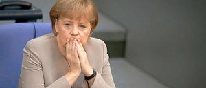 Unter Druck: Angela Merkel wurde beim Euro-Gipfel insbesondere vom italienischen Premier Mario Monti zugesetzt.