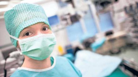 Noch wach. Wer wie Krankenschwestern regelmäßig nachts arbeiten muss, sollte sich Rituale angewöhnen. Sie helfen, zu ungewöhnlichen Zeiten in den Schlaf zu finden. Foto: dpa