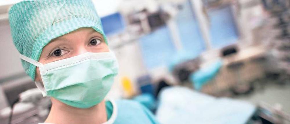 Noch wach. Wer wie Krankenschwestern regelmäßig nachts arbeiten muss, sollte sich Rituale angewöhnen. Sie helfen, zu ungewöhnlichen Zeiten in den Schlaf zu finden. Foto: dpa