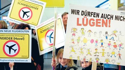 Dauerprotest. Seit Monaten demonstrieren Anwohner gegen die geplanten Flugrouten des zukünftigen Hauptstadtflughafens BER.
