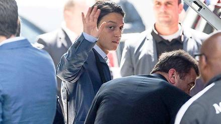 Auf Wiedersehen. Die deutsche Mannschaft um Mesut Özil hat bei der EM nicht enttäuscht, trotzdem müssen die jungen Spieler um Mesut Özil jetzt Kritik einstecken.
