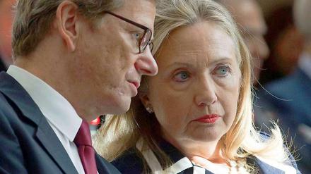 Außenminister Guido Westerwelle und US-Außenministerin Hillary Clinton im Gespräch.