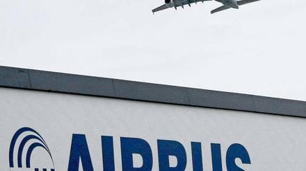 Dicker Brummer. Trotz Problemen gibt es dieses Jahr die Luftfahrtschau ILA. Foto: dapd