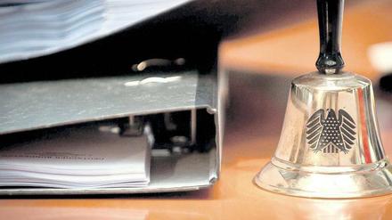 Aktenberge im NSU-Untersuchungsausschuss. Anderswo sind sie geschmolzen – mehrere Ordner landeten im Schredder des Verfassungsschutzes.