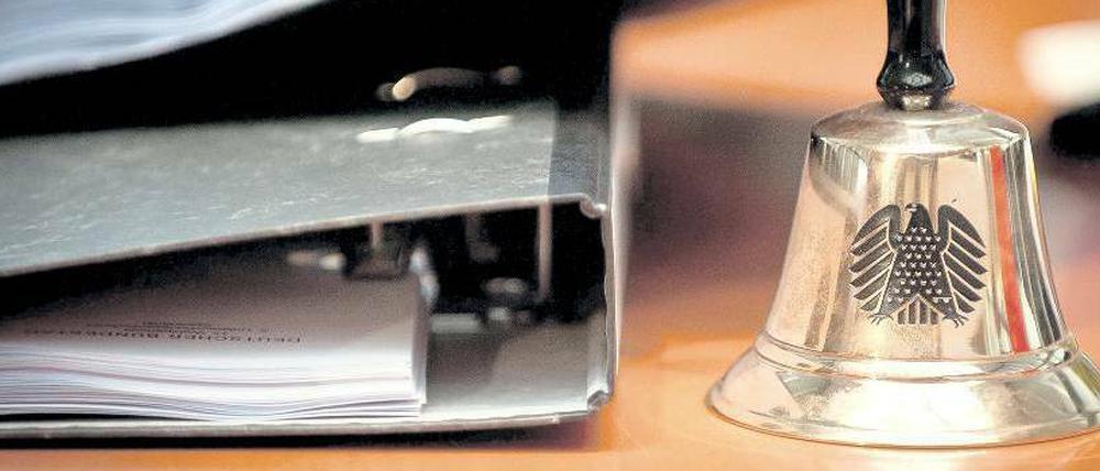 Aktenberge im NSU-Untersuchungsausschuss. Anderswo sind sie geschmolzen – mehrere Ordner landeten im Schredder des Verfassungsschutzes.
