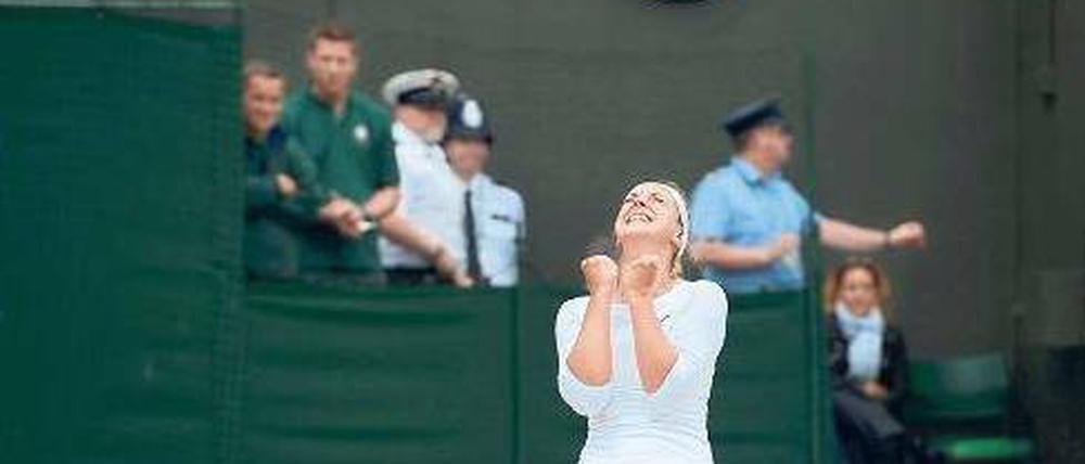 Endlich erlöst. Zum ersten Mal gewinnt die Berlinerin Sabine Lisicki gegen die Weltranglistenerste Maria Scharapowa. Foto: Reuters