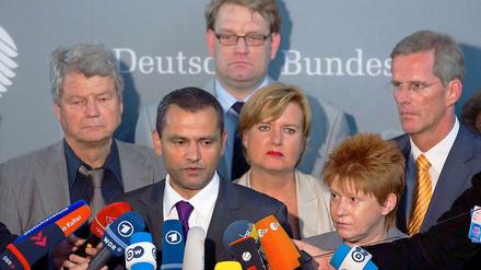 Der Vorsitzende des NSU-Untersuchungsausschusses, Sebastian Edathy (SPD) erstattet Bericht.