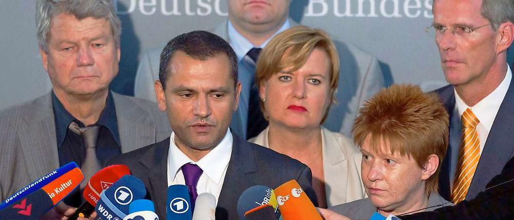 Der Vorsitzende des NSU-Untersuchungsausschusses, Sebastian Edathy (SPD) erstattet Bericht.