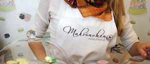Bis zu sechzehn Sorten Macarons hat Laura Leising (32) im Angebot.