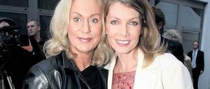 Aus bessseren Tagen. Die NDR-Fernsehspielchefin Doris Heinze (links) posiert 2006 mit der Schauspielerin Ursula Karven. Foto: ddp