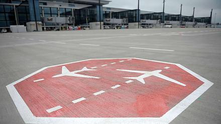 Die vom Flughafen gewünschten unabhängigen, gleichzeitigen Starts machen eine Abweichung von den geplanten Flugroten nötig.