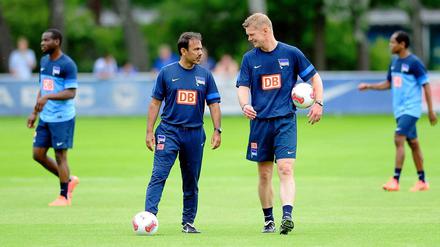 Soll sich als "Karrierecoach um Herthas Nachwuchs kümmern: Co-Trainer Markus Gellhaus (r.)