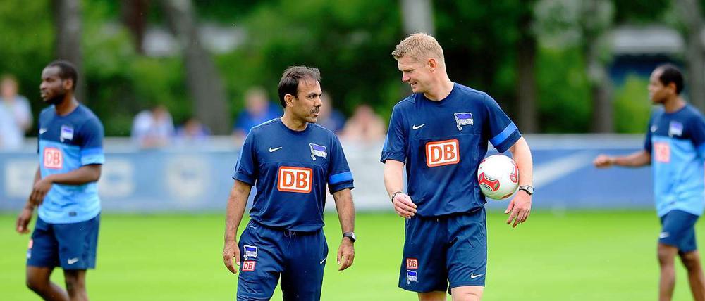 Soll sich als "Karrierecoach um Herthas Nachwuchs kümmern: Co-Trainer Markus Gellhaus (r.)