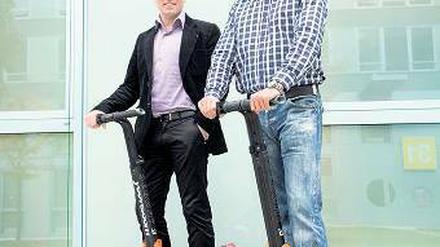 Fabian Paul (links) und Hendrik Schneider haben den Segway nach Berlin geholt.