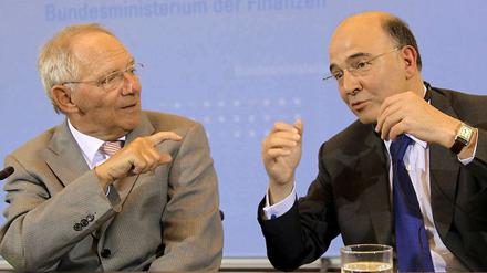 Finanzminister Wolfgang Schäuble (CDU, l) und sein französischer Amtskollege Pierre Moscovici bei einem Treffen Ende Mai in Berlin.