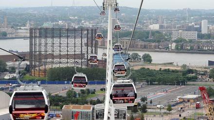 London hat's vorgemacht. Da wurde vor gar nicht so langer Zeit eine Gondelbahn eröffnet.
