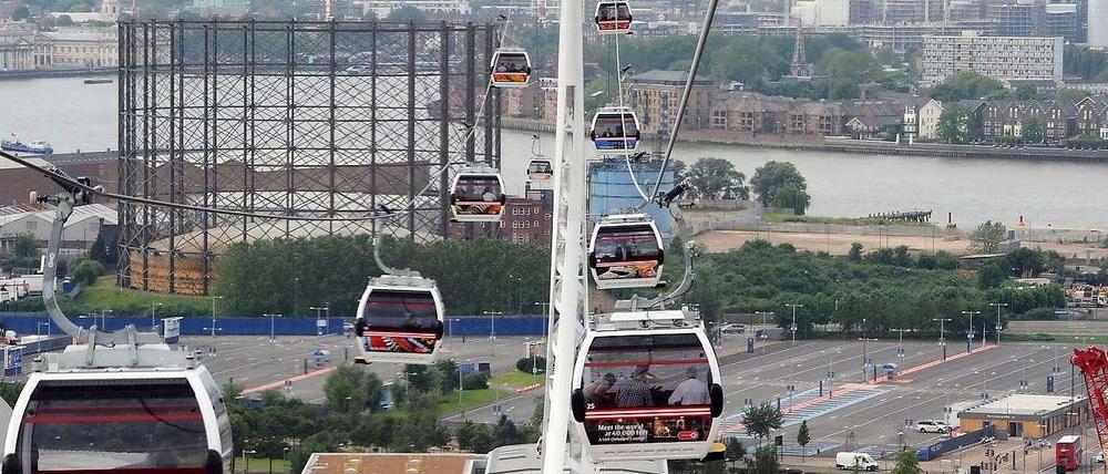 London hat's vorgemacht. Da wurde vor gar nicht so langer Zeit eine Gondelbahn eröffnet.