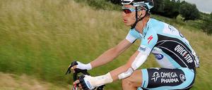 Tony Martin mit Manschette. Damit fährt der Radprofi nun schon eine Woche durch Frankreich.