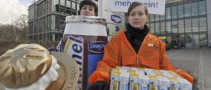 Der Joghurtdrink Actimel wurde bereits mit dem "Goldenen Windbeutel" der Organisation Foodwatch ausgezeichnet, weil nur vorgibt, gesund zu sein.