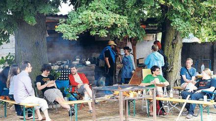 Wer wird hier gegrillt? Die Piraten diskutieren an diesem Wochenende in Nauen.Foto: dapd