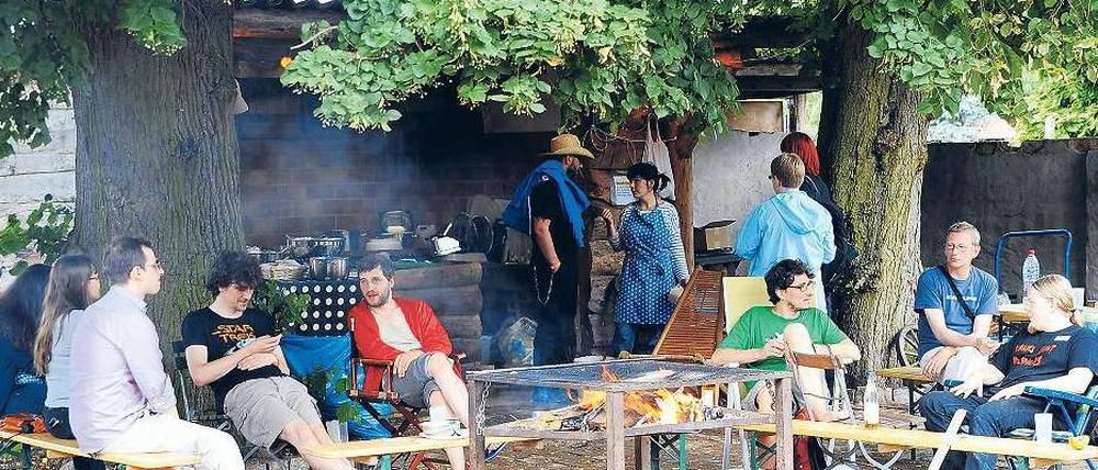 Wer wird hier gegrillt? Die Piraten diskutieren an diesem Wochenende in Nauen.Foto: dapd