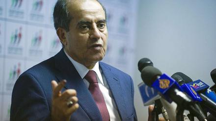 Mahmud Dschibril ist ehemaliger Übergangsministerpräsident und hat laut erster Umfragen mit seiner liberalen Allianz die Wahlen gewonnen.