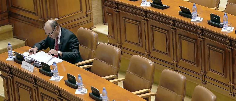 Allein auf weiter Flur: Der rumänische Staatspräsident Traian Basescu. 