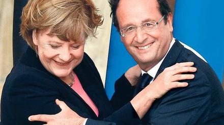 Hollande und Merkel wiederholen vor der Kathedrale von Reims einen historischen Akt.