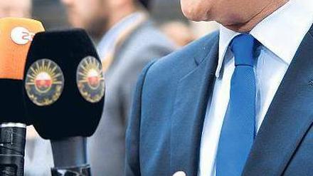Verschleißerscheinungen zeigt Cameron immer öfter. Neulich zählte er wichtige Reformen auf, die er mit den Liberaldemokraten aber nicht durchsetzen kann. Foto: Georges Gobet/AFP