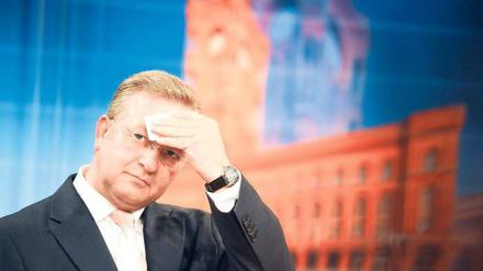 Frank Henkels Idee zufolge sollen auch und gerade in allen 1,6 Millionen Mietwohnungen der Stadt Warngeräte angebracht werden. Doch es gibt auch Kritik an dem Vorhaben.