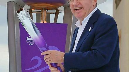 Thomas Bach, 58, führt als Chef des Deutschen Olympischen Sportbundes (DOSB) die deutsche Olympiamannschaft zu den Spielen nach London an. 
