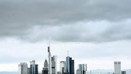 Bankenskyline von Frankfurt am Main. Deutsche Institute sind heute widerstandsfähiger als noch im Jahr 2008, sagen Experten. Foto: dapd