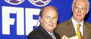Fifa-Präsident Joseph Blatter (l.) und Franz Beckenbauer, Chef des Organisationskomitees der WM 2006