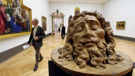 Moderne Präsentationsform? Im Bodemuseum sind Skulpturen - wie hier der Kopf Johannes des Täufers - im gleichen Saal zu sehen wie Gemälde.