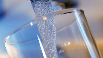 Dem Land Berlin gehört künftig wieder ein größerer Anteil an den Wasserbetrieben, doch es sollen noch mehr werden.