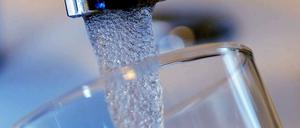 Dem Land Berlin gehört künftig wieder ein größerer Anteil an den Wasserbetrieben, doch es sollen noch mehr werden.