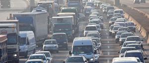 "Die Fahrt in den Urlaub bringt jede Menge Stress mit sich." Anstatt Gefahr zu laufen, mit dem Auto im Stau stehen zu bleiben, steigen viele Urlauber immer häufiger auf alternative und bequemere Verkehrsmittel um.