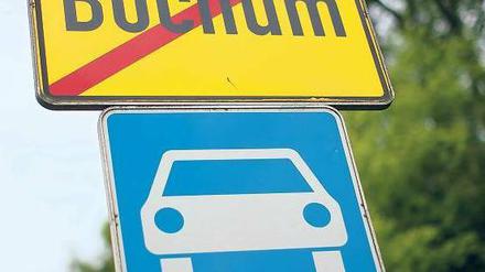 Wie lange noch? Nach jetzigem Stand beendet Opel die Autoproduktion im Bochumer Werk, wo derzeit 3600 Personen arbeiten, spätestens 2016. 