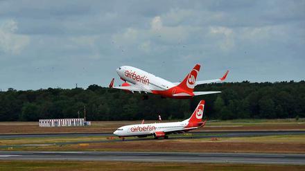 Ein Flieger von Air Berlin startet am Flughafen Tegel.