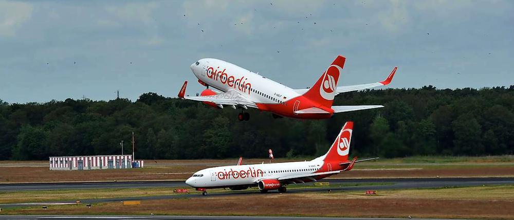 Ein Flieger von Air Berlin startet am Flughafen Tegel.