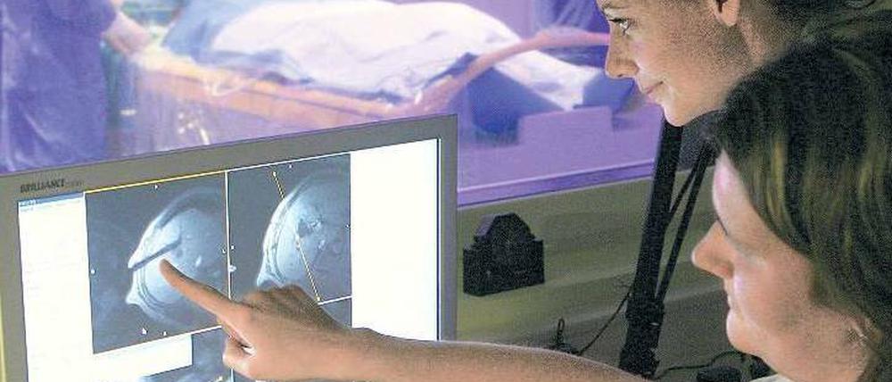 Gemeinsam entscheiden. Mehrere tausend neue Studienplätze sollen für die Berufe im Gesundheitswesen aufgebaut werden, fordert der Wissenschaftsrat.