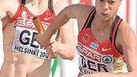 Wechselspiel. Anne Cibis (l.) wird den Stab bald an einen Mann übergeben. Foto: dapd