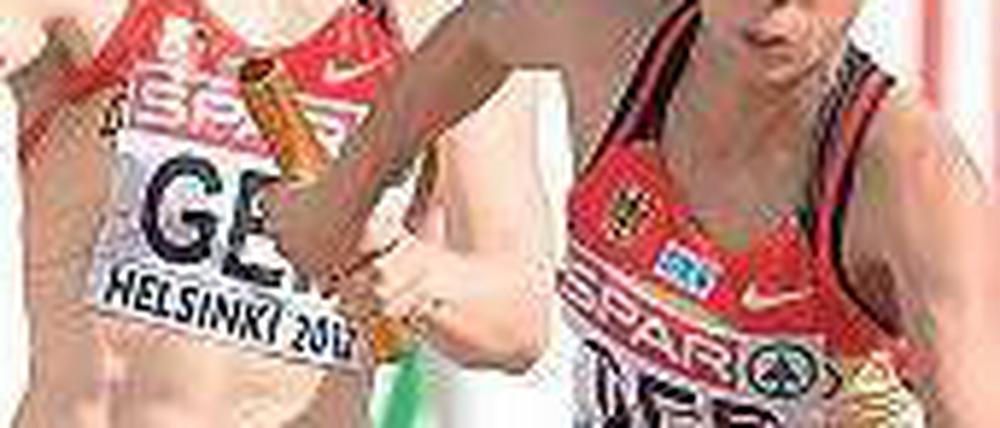 Wechselspiel. Anne Cibis (l.) wird den Stab bald an einen Mann übergeben. Foto: dapd